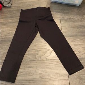 Black LuluLemon Cropped Leggings